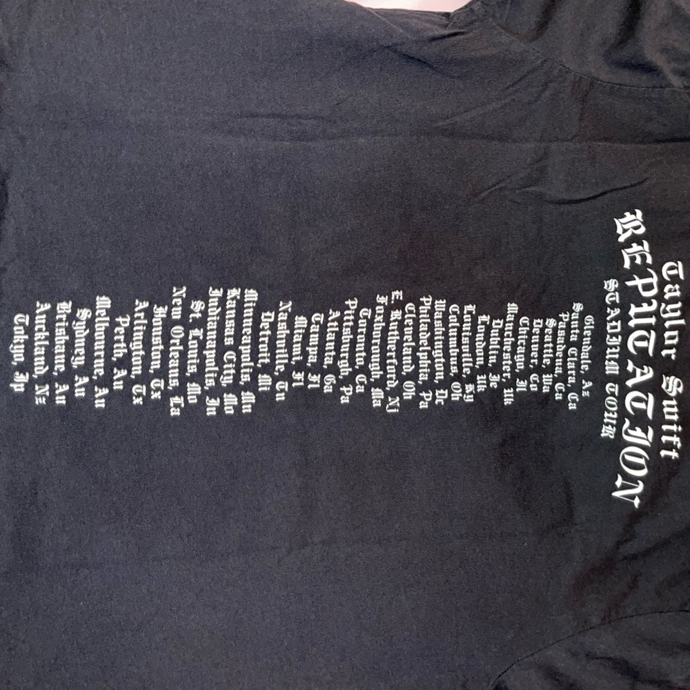Taylor Swift Reputation Tour tee - Picture 3 of 3